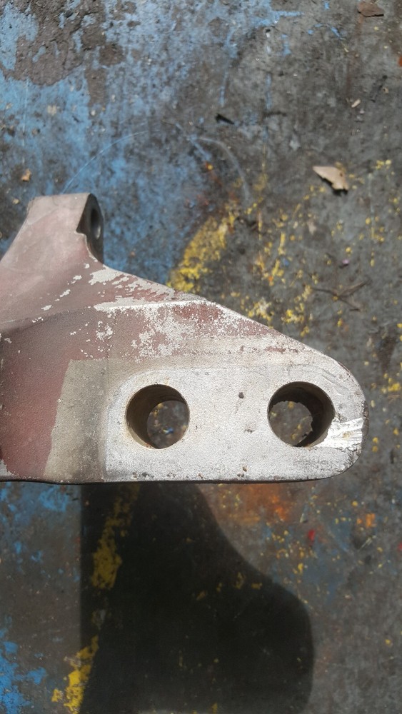 MACK VOLVO D13 ENGINE MOUNTS (Right Side) 20759054