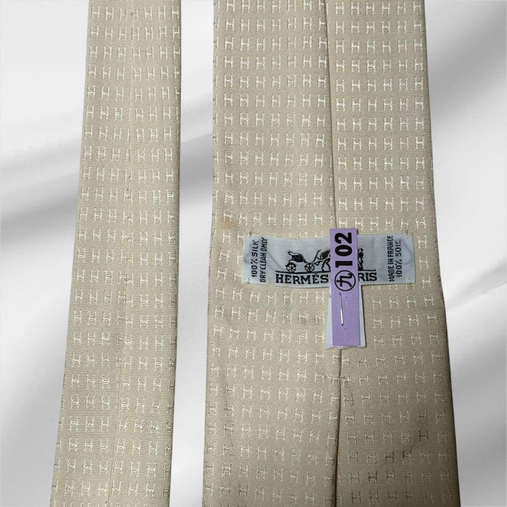 Excellent condition HERMES Tie H Pattern Fasone Solid Ivory White