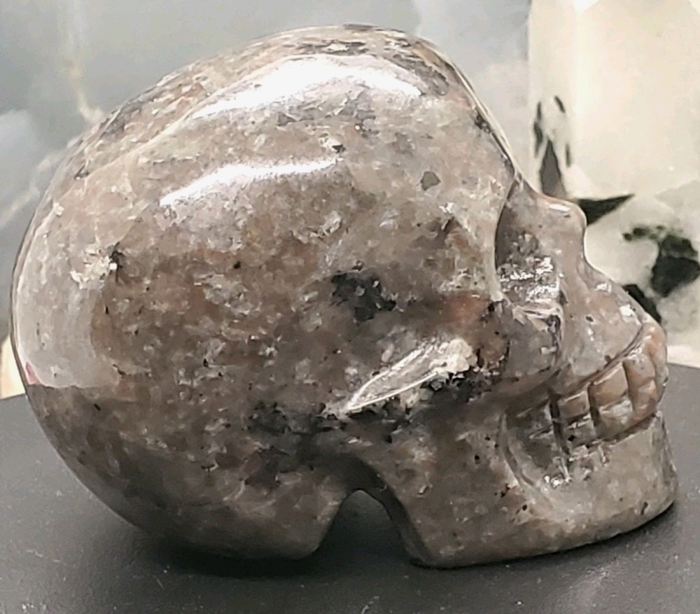 Yooperlite/Flame stone Skull Carving. SUPER UV REACTIVE