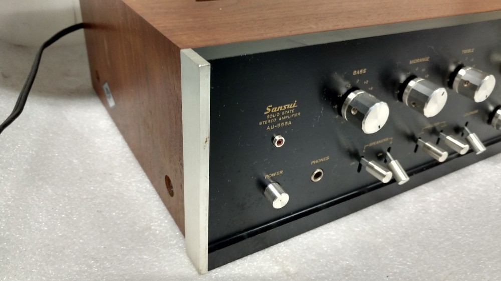 Sansui AU-555A Solid State Stereo Amplifier