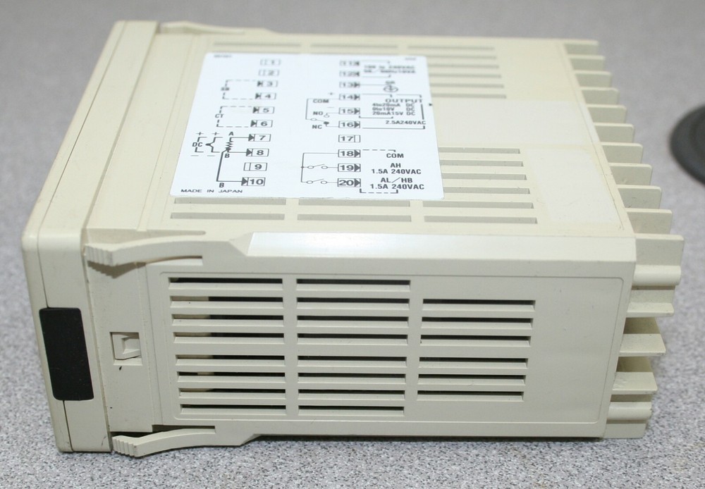 Shimaden SR74-8P1-00 Temperature Controller