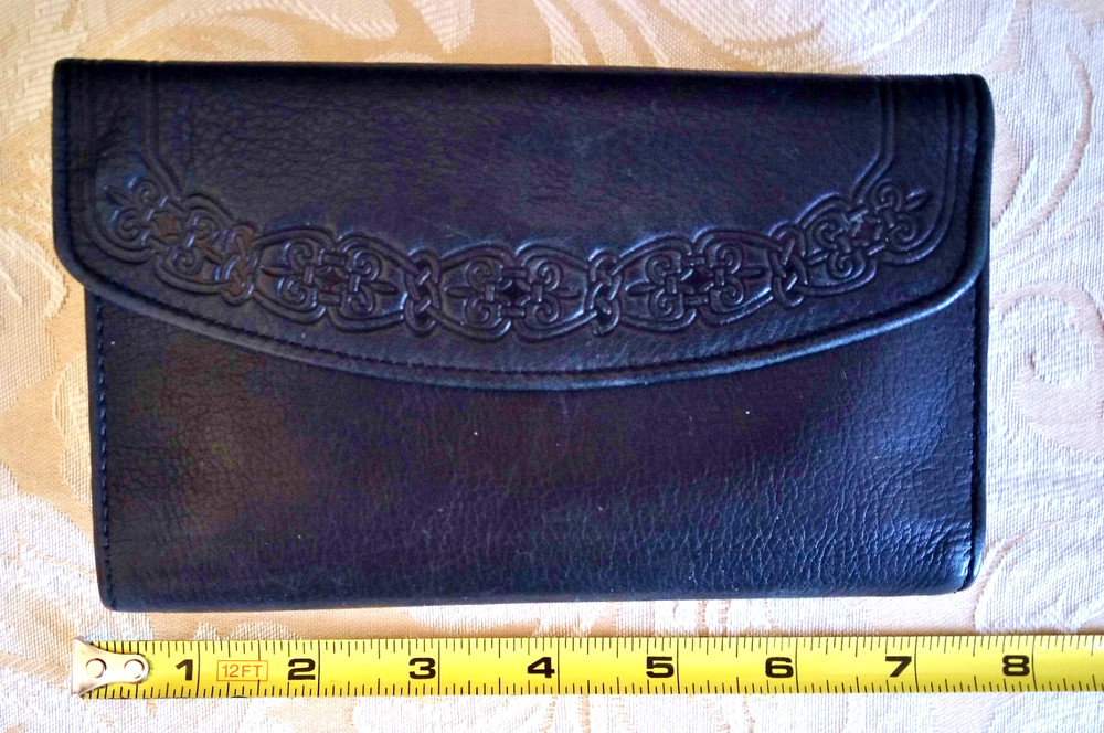 WOMANS BLACK LEATHER CLUTCH WALLET