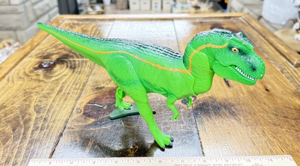 1998 Snapping T-rex dinosaur model in perfect shape