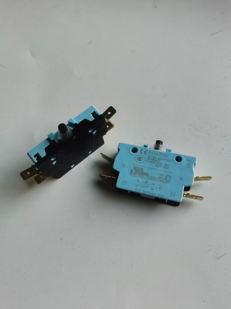 New 83242000 Micro Limit Switch x 1pc