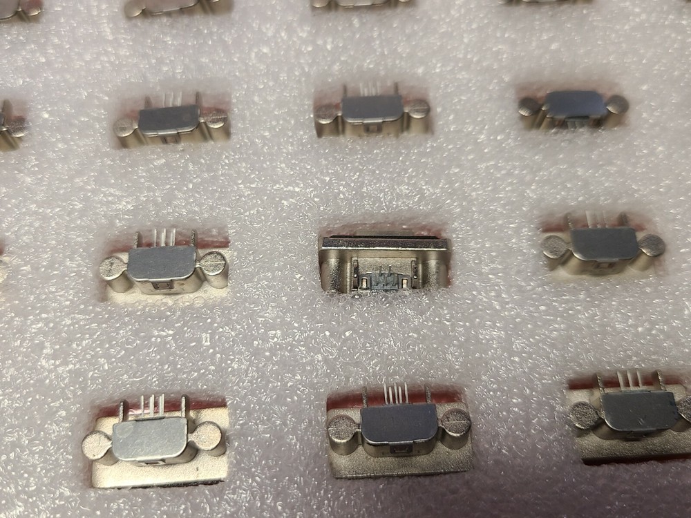 NEW AMPHENOL MICRO AB USB PCB MOUNT CONNECTOR MUSBK15230