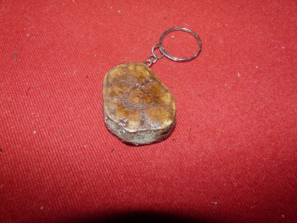 PERU AMAZON AYA. VINE SMALL CARVING ON A KEYCHAIN