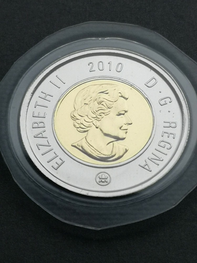 ***  CANADA  TOONIE  2010  ***  SEALED   PROOF   LIKE  ***  16  SERRATIONS  ***