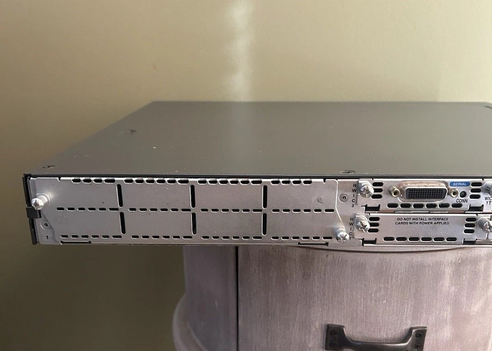 Cisco 2811 Router. READ DESCRIPTION…