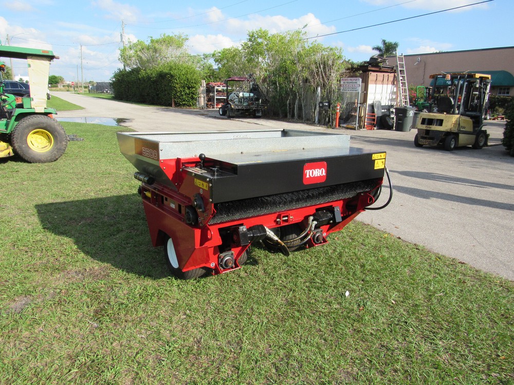 2017 Toro 2500 Top Dresser Self Contained Sand Spreader Pull Type Model #44507