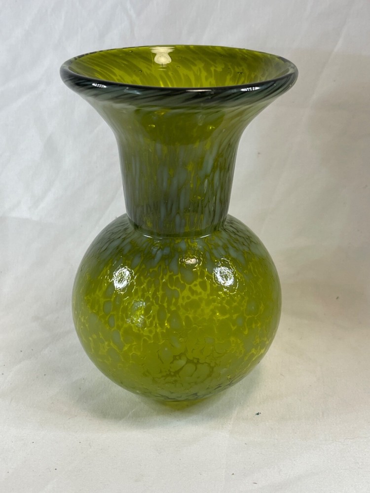 2 blown speckled bud Vases 5441