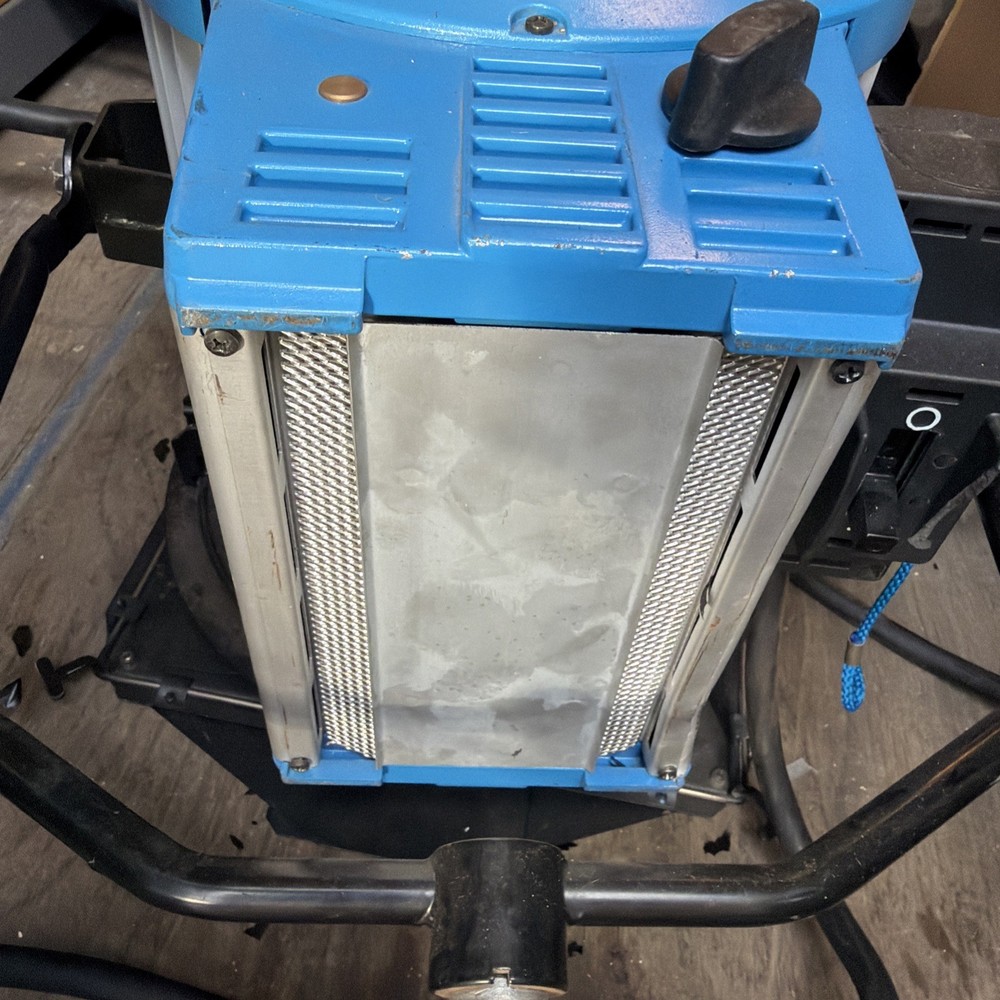 ARRI Studio 5000 light, Power cords, Barn Doors L1 80000A