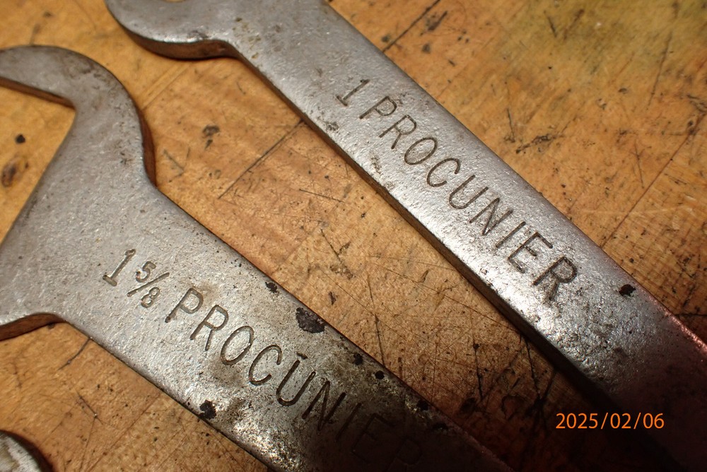 OLDER PROCUNIER METAL THREADING TAPPING TAPPER HEAD CHUCK WRENCHES