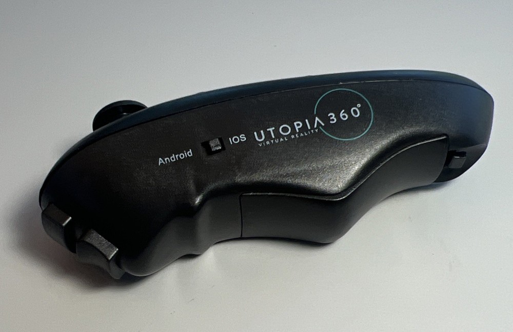 EMERGE UTOPIA 360 Virtual Reality 3D VR Headset W. Wireless Controller USED