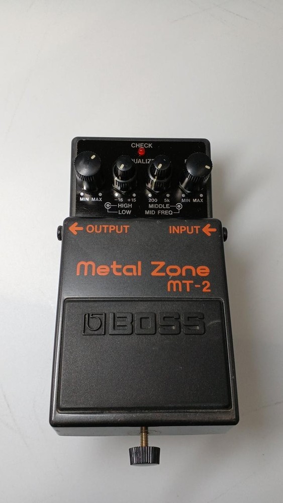 BOSS MT-2 Effect Pedal