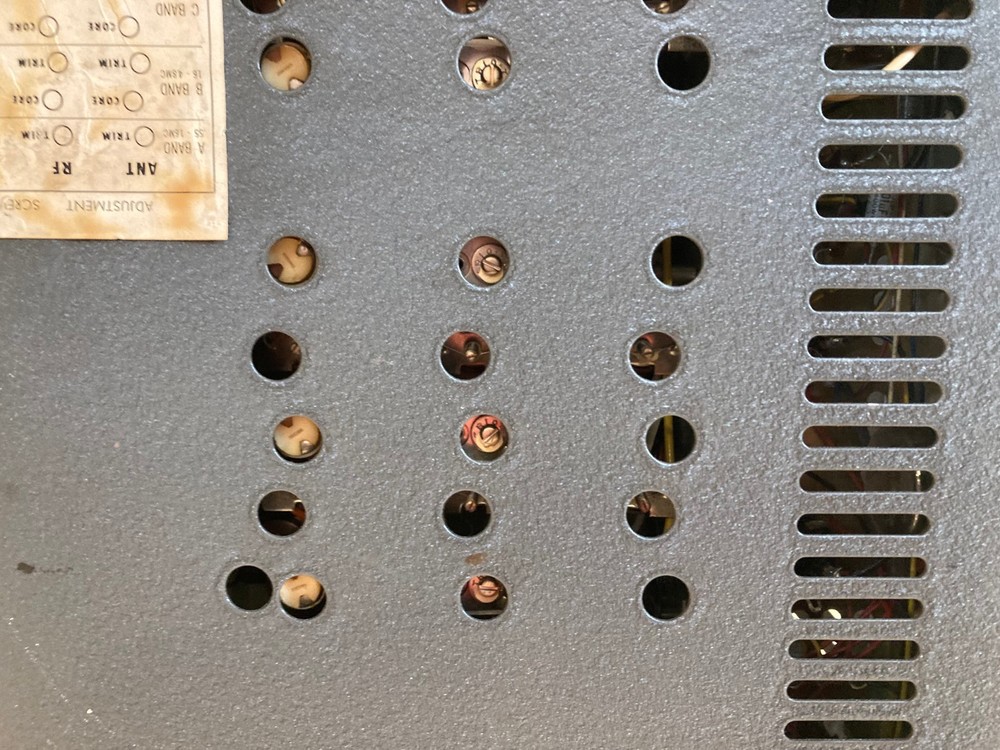 Lafayette S.W. / Communications Receiver, Model HE-30 - Powers On