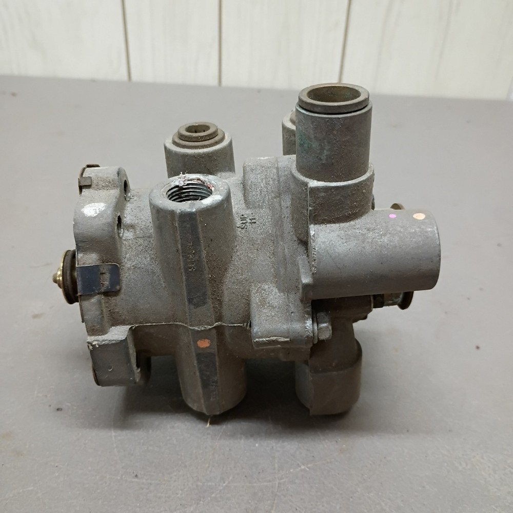 BENDIX BRAKE VALVE T 5005185 A / T 5018331 Untested