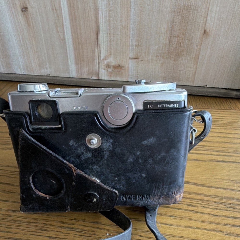 Yashica Lynx 5000E Vintage Rangefinder Camera Silver Black with Case