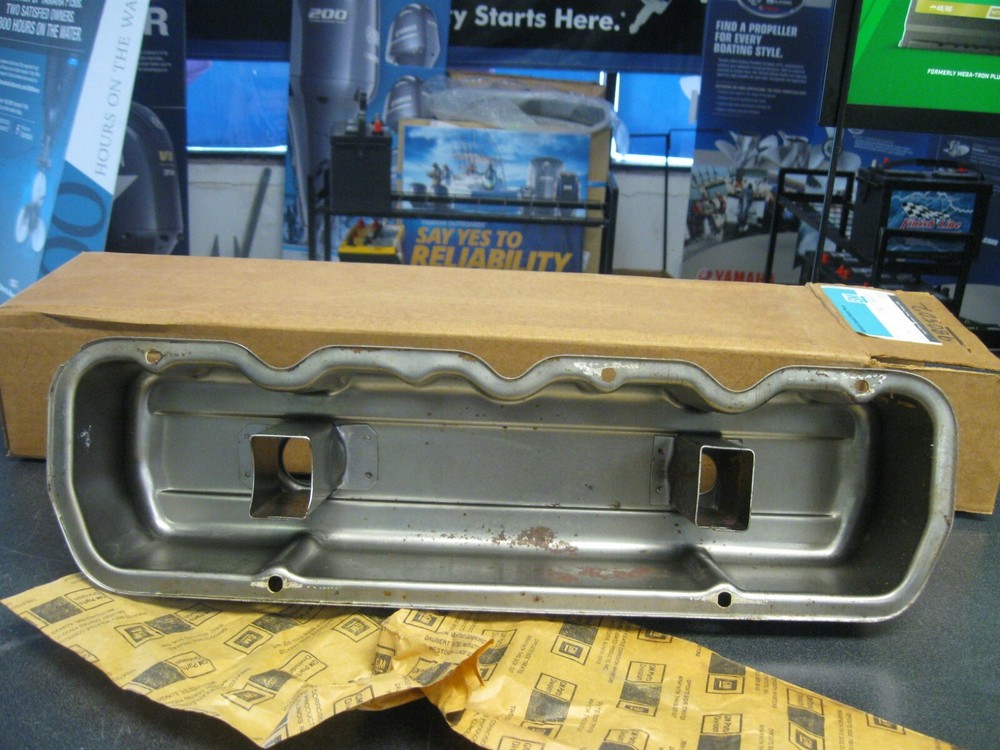 OMC Sterndrive 0980502 Valve Cover