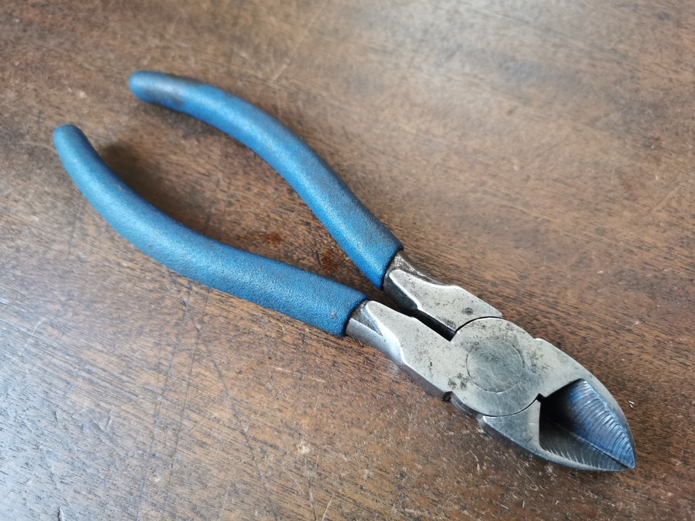 Vintage Draper angled wire cutters 162mm long.