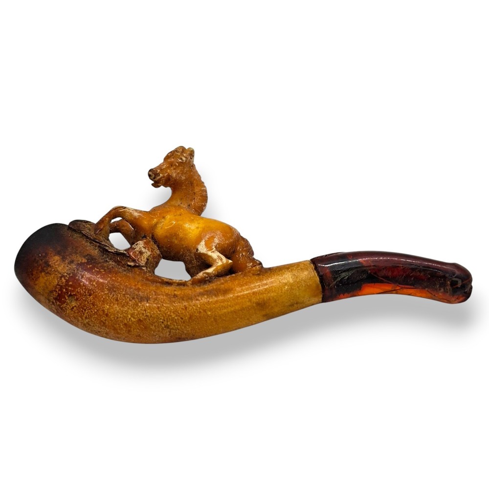 Antique cheroot holder depicting a horse