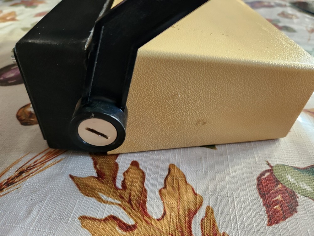 BK Precision 1850 520 MHz Frequency Counter Untested