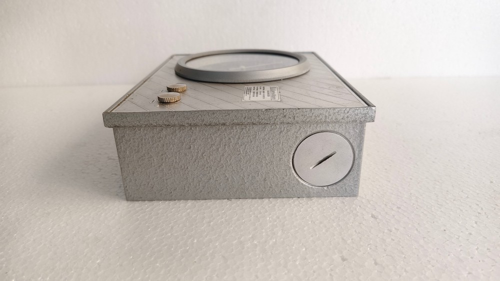 QUARTZ PRECISION NE-02-07 CLOCK IN WOODEN BOX