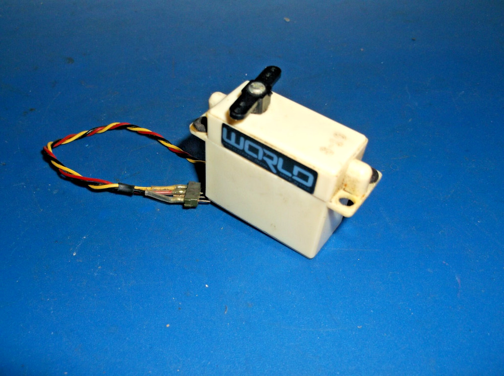 WORLD ENGINES (S10) SERVO  NICE LOOKING CONDITION.