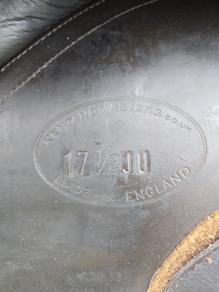 Kent & Masters S-Series Jump Saddle 17.5"