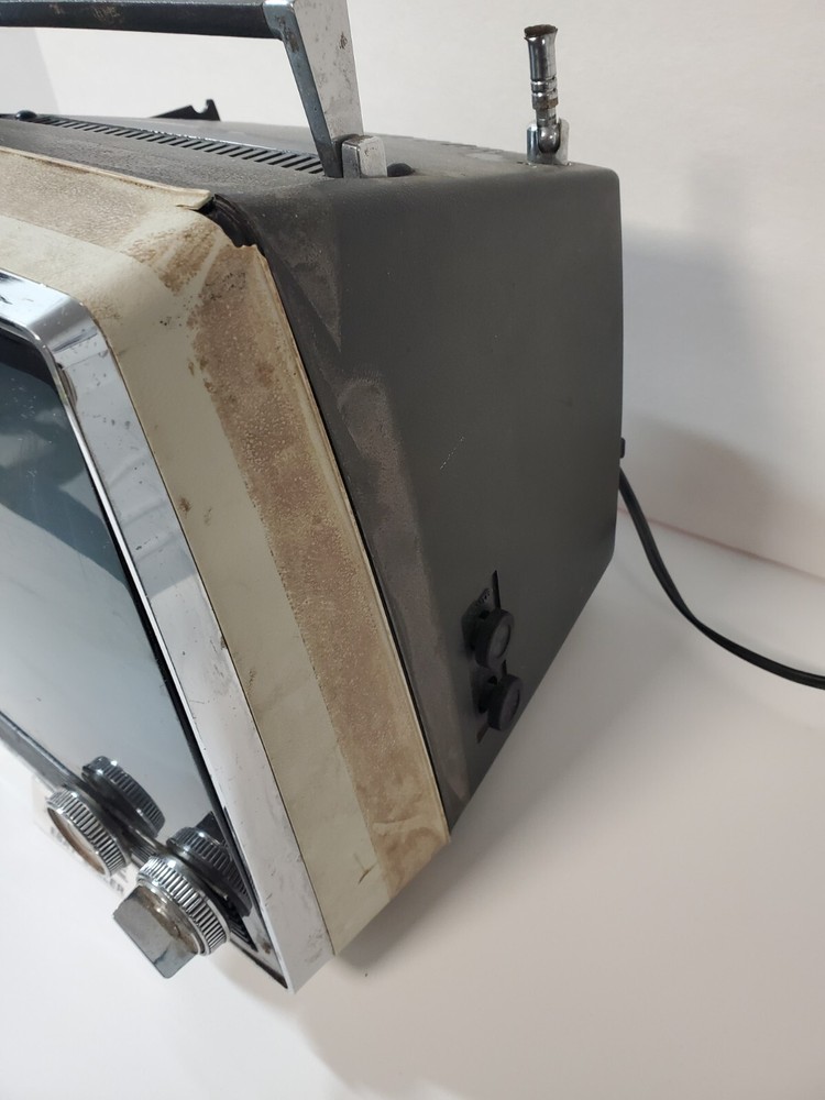 Vintage Sony Solid State Portable TV Model TV-950 (Powers On)