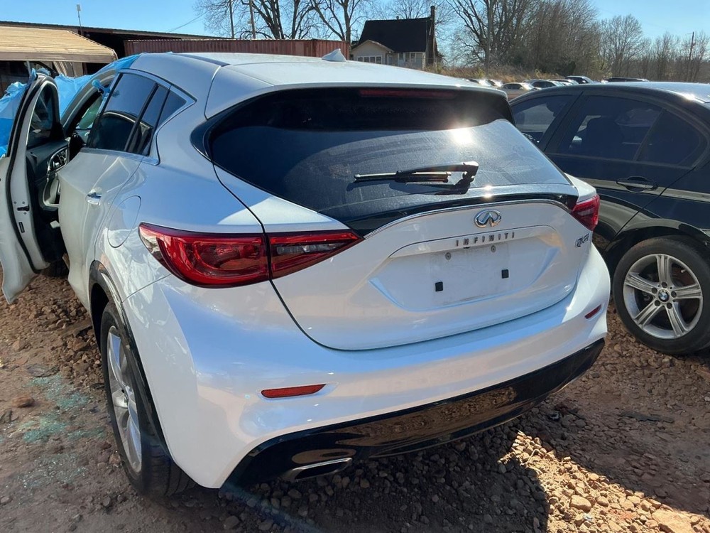 QX30 2017 Glove Box 4977390