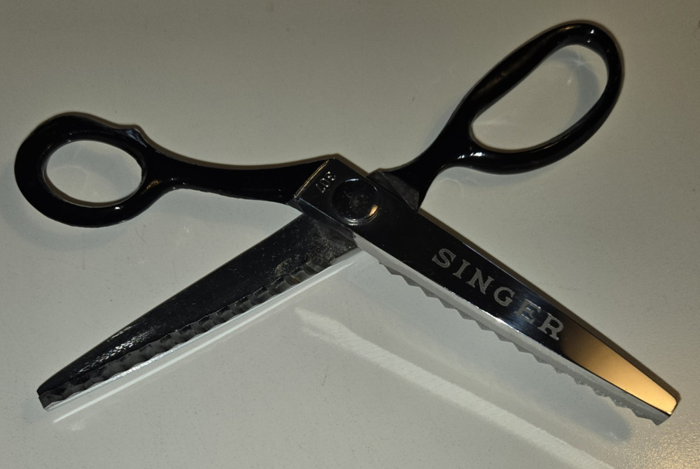 Singer Pinking Shears Model 307 Italy
