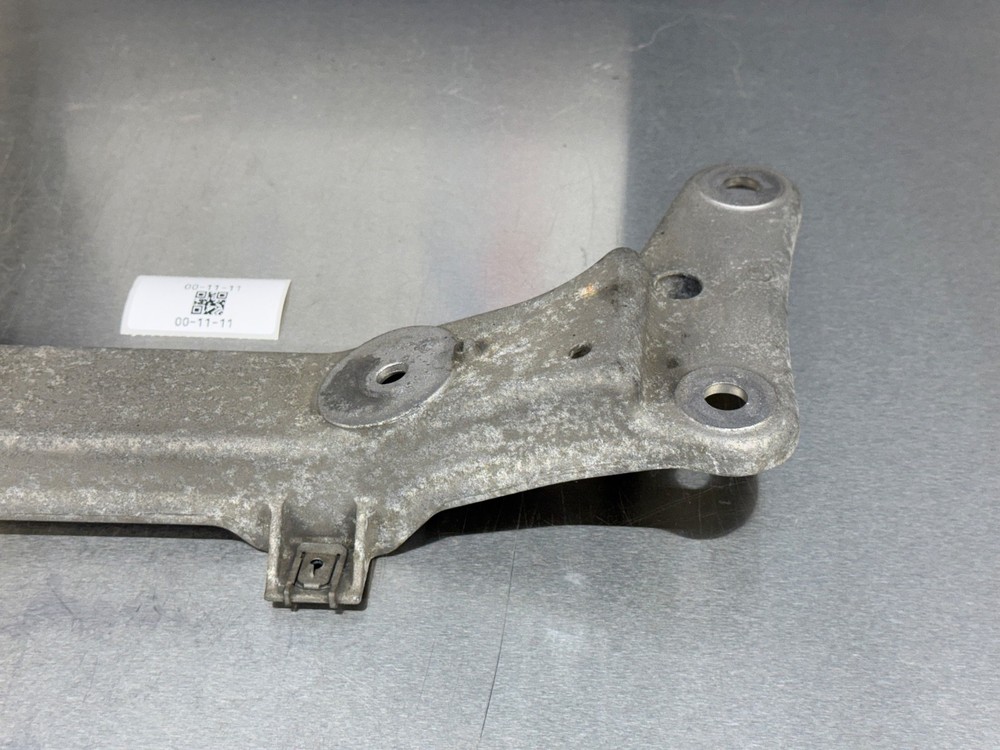 06-13 BMW E90 E82 E92 335i Automatic Transmission Mount Bracket Support OEM