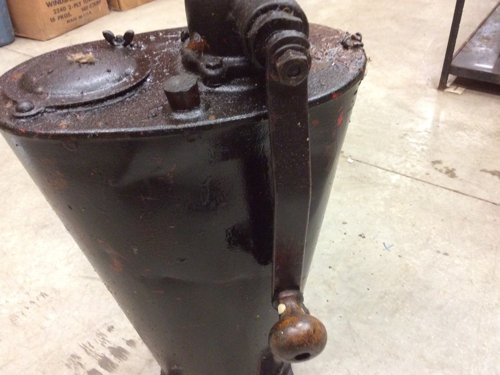 Vintage Shell Volume Grease Pump.