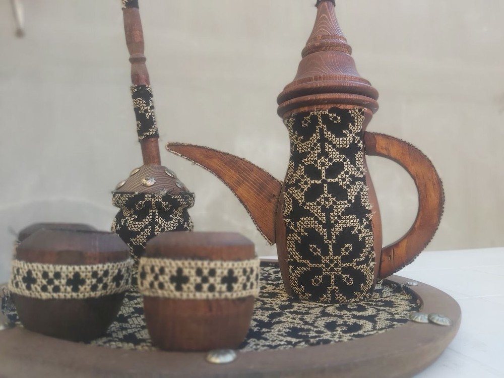 7pieces دلة قهوة حشبية مع فناجين