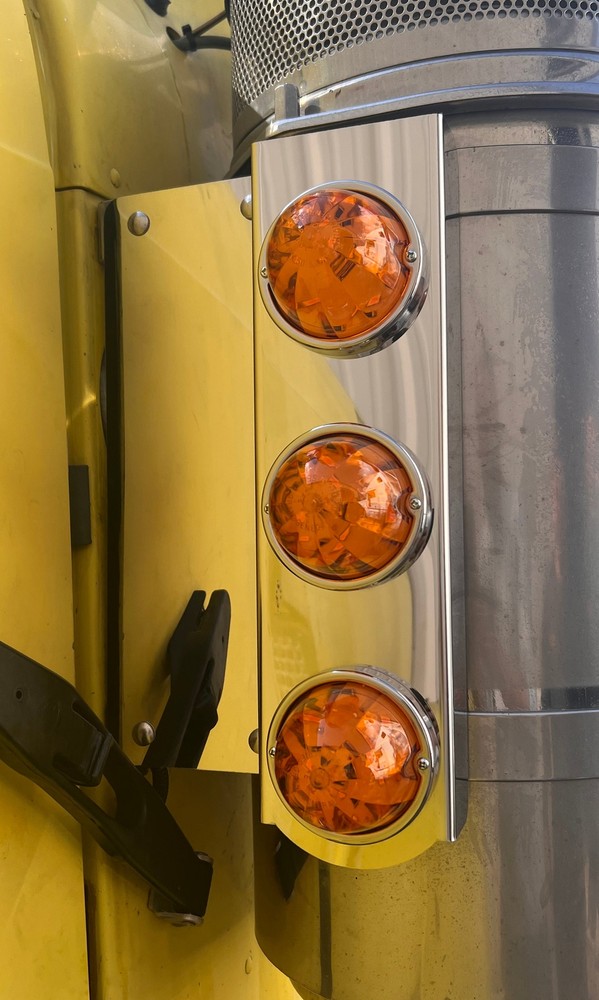 Freightliner Classic Air Filter cleaner light brackets 3 lights Style Set |