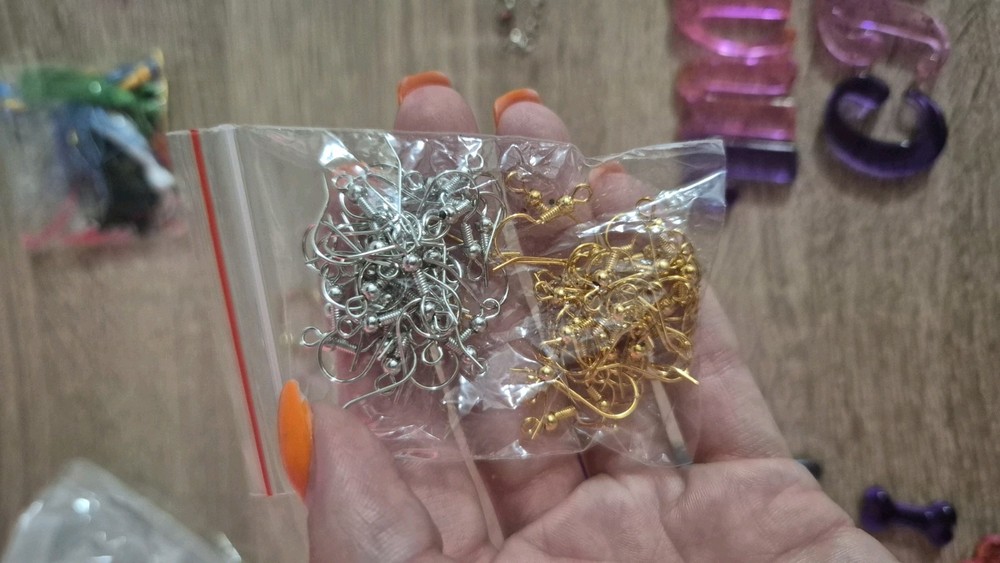 Keychains, pendants, necklaces, earrings