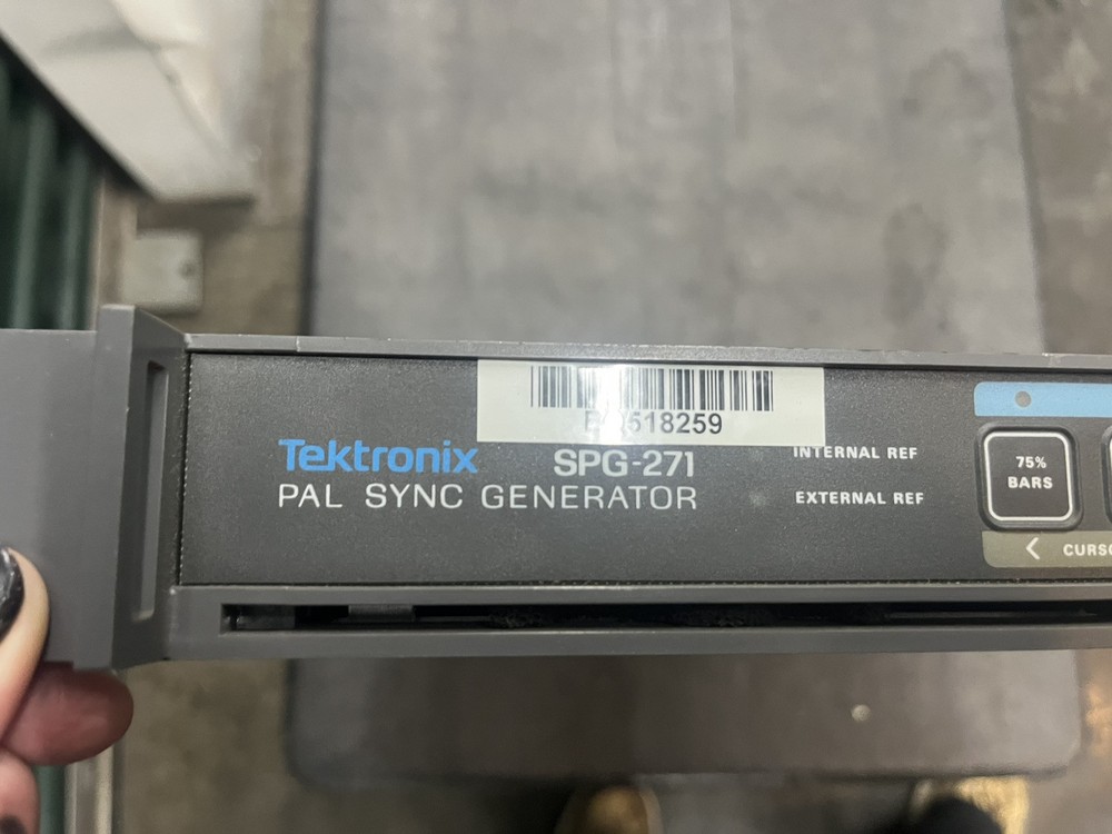 Tektronix SPG-271 (PAL SYNC GENERATOR) RACK MOUNT, NO CABLES