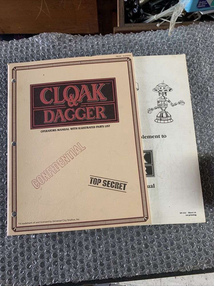 Original  ARCADE  GAME  owners manual Cloak And Dagger Set Atari￼
