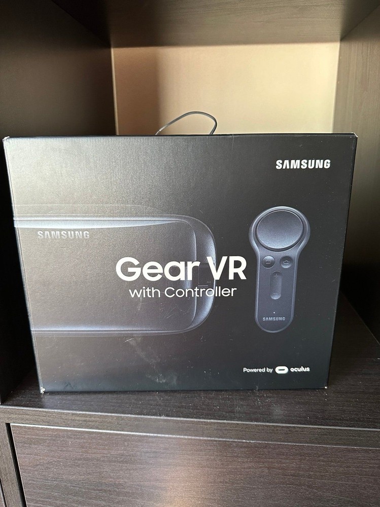 Samsung Gear VR SM-R324 With Controller - Complete - Powered by oculus