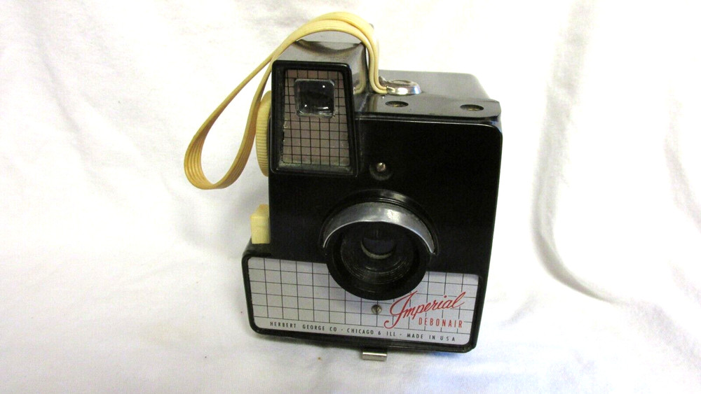 VINTAGE 1950s IMPERIAL DEBONAIR CAMERA