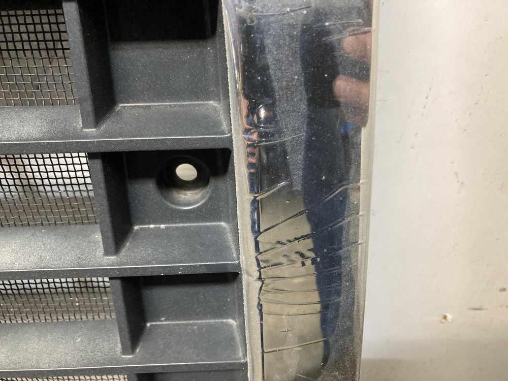 2003-2017 Volvo VNL Grille - Used