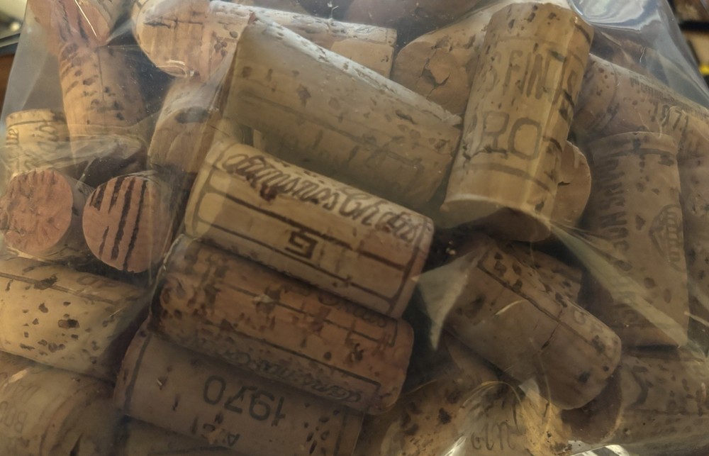 100 Vintage Wine Corks
