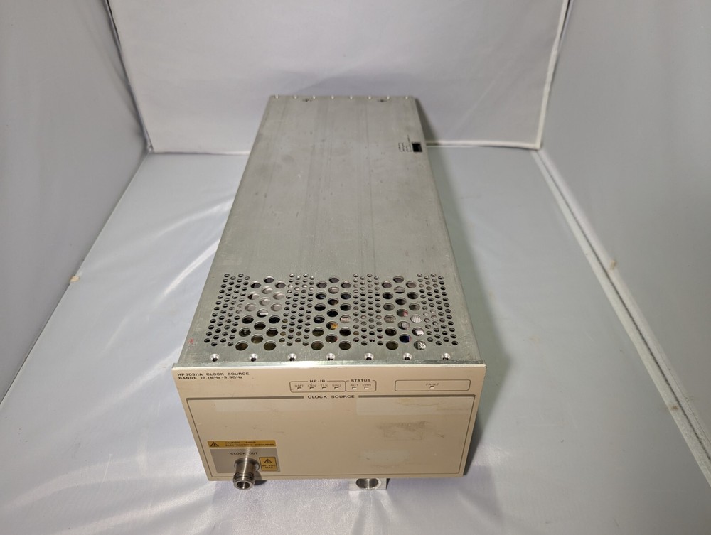 HEWLETT PACKARD 70311A CLOCK SOURCE