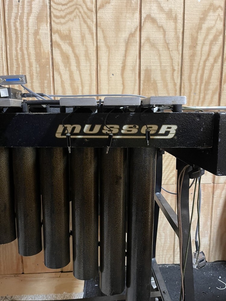musser m48 vibraphone with k&k pickups