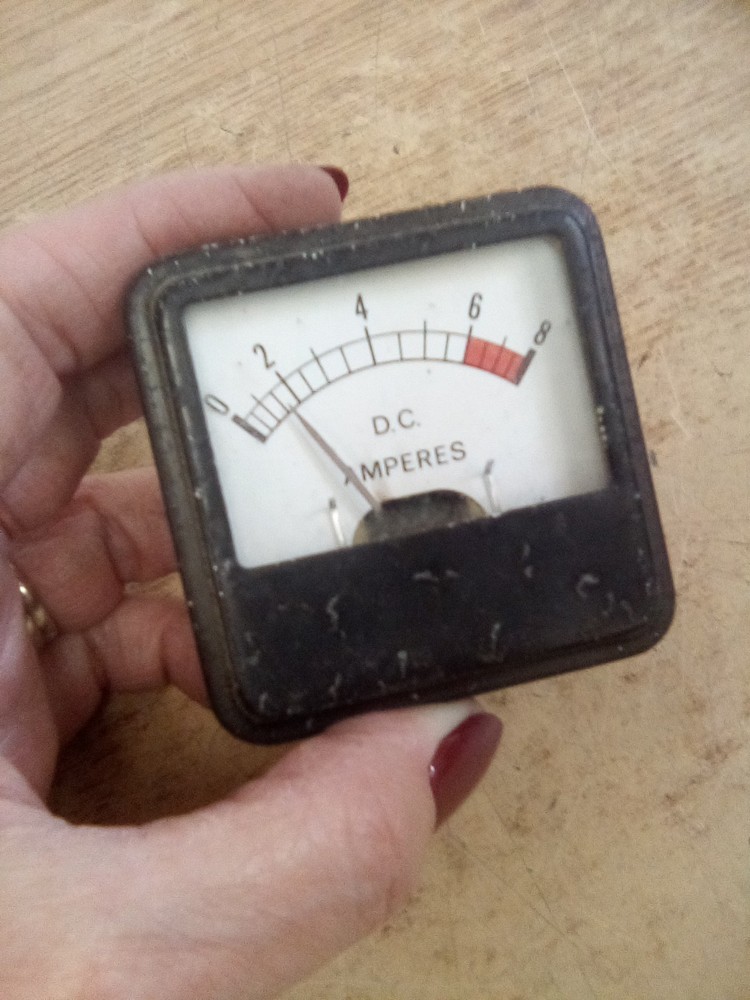 DC Amperes Gauge 0-8