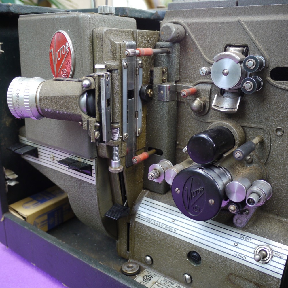 VICTOR 16MM Sound PROJECTOR 65-25