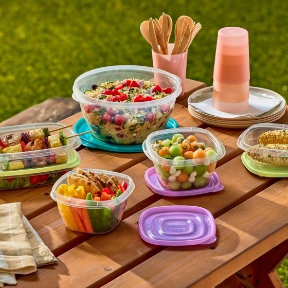 Rubbermaid TakeAlongs Large Rectangular Food Storage Containers, 1 Gallon, Red,