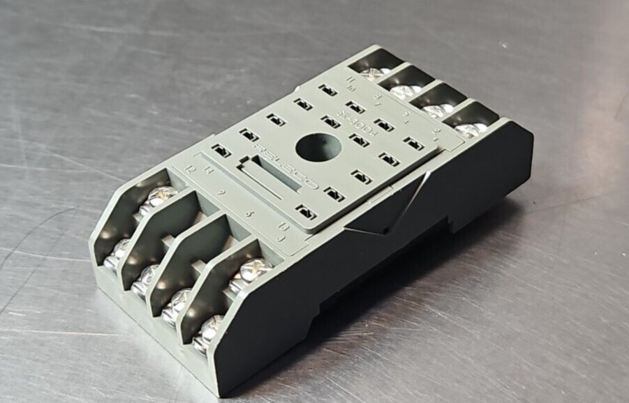Releco SK-3004 relay socket base. Loc4C28