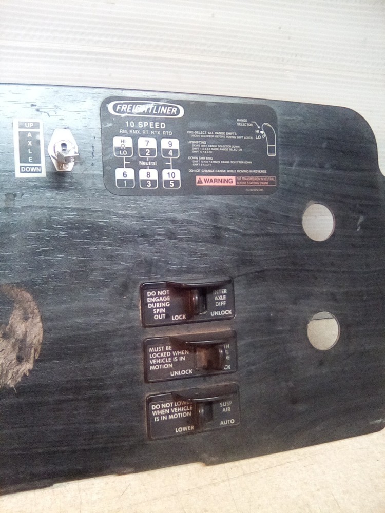 2006 Freightliner Columbia Switch Dash Panel W45151