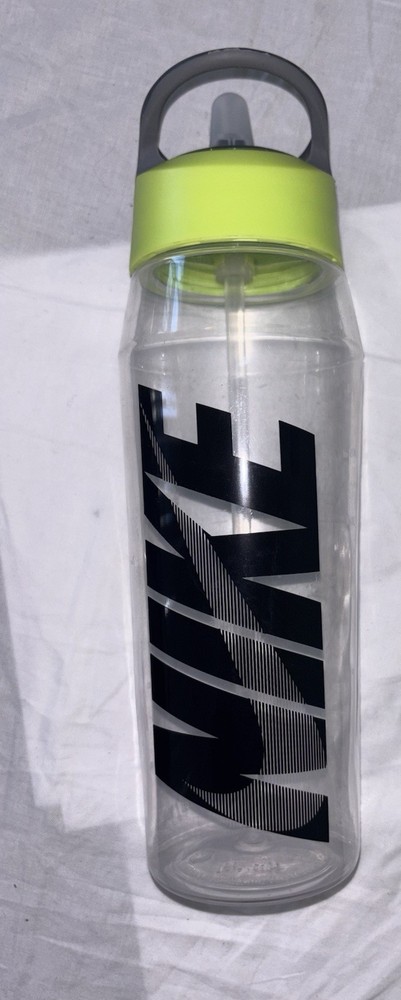 Nike TR Hypercharge Straw Bottle